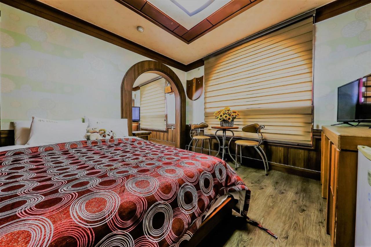 Pine Motel Boryeong Extérieur photo