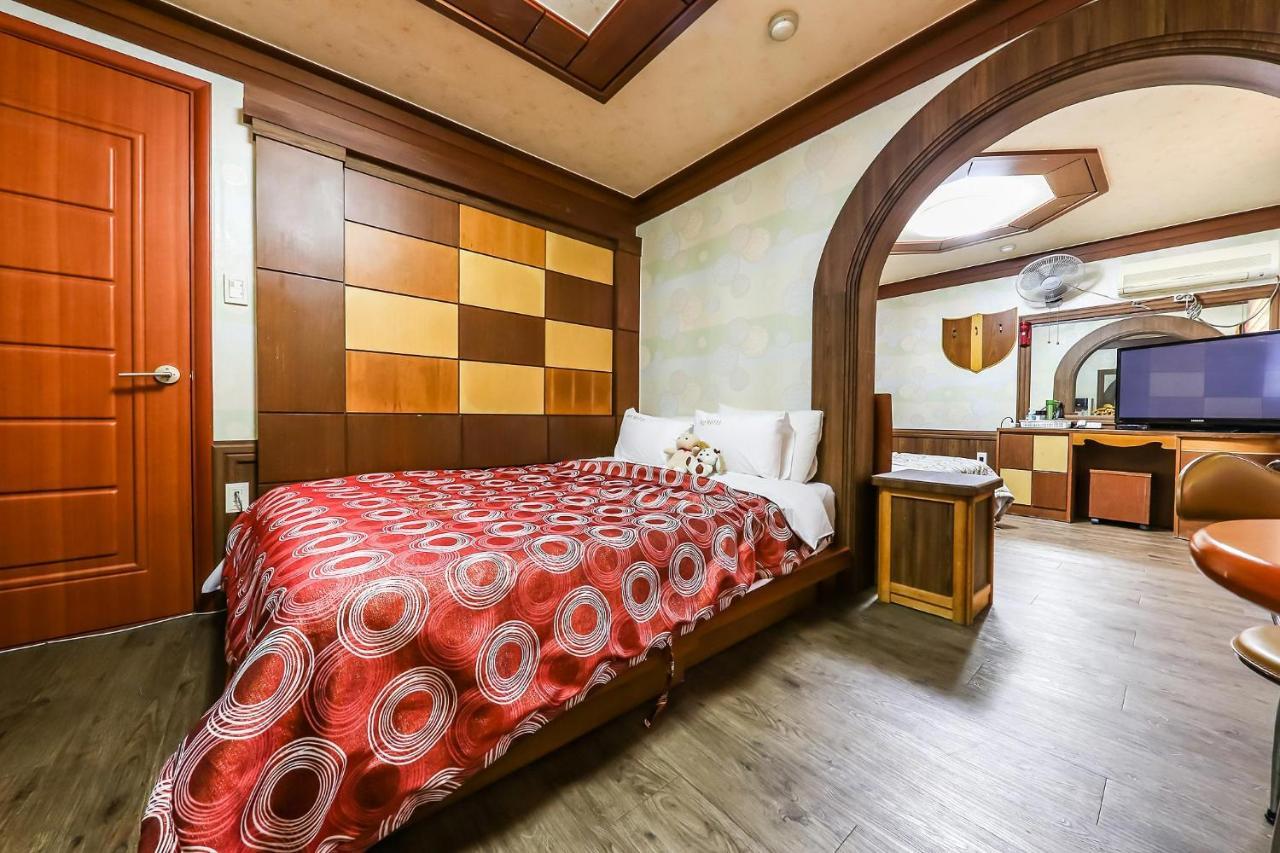 Pine Motel Boryeong Extérieur photo